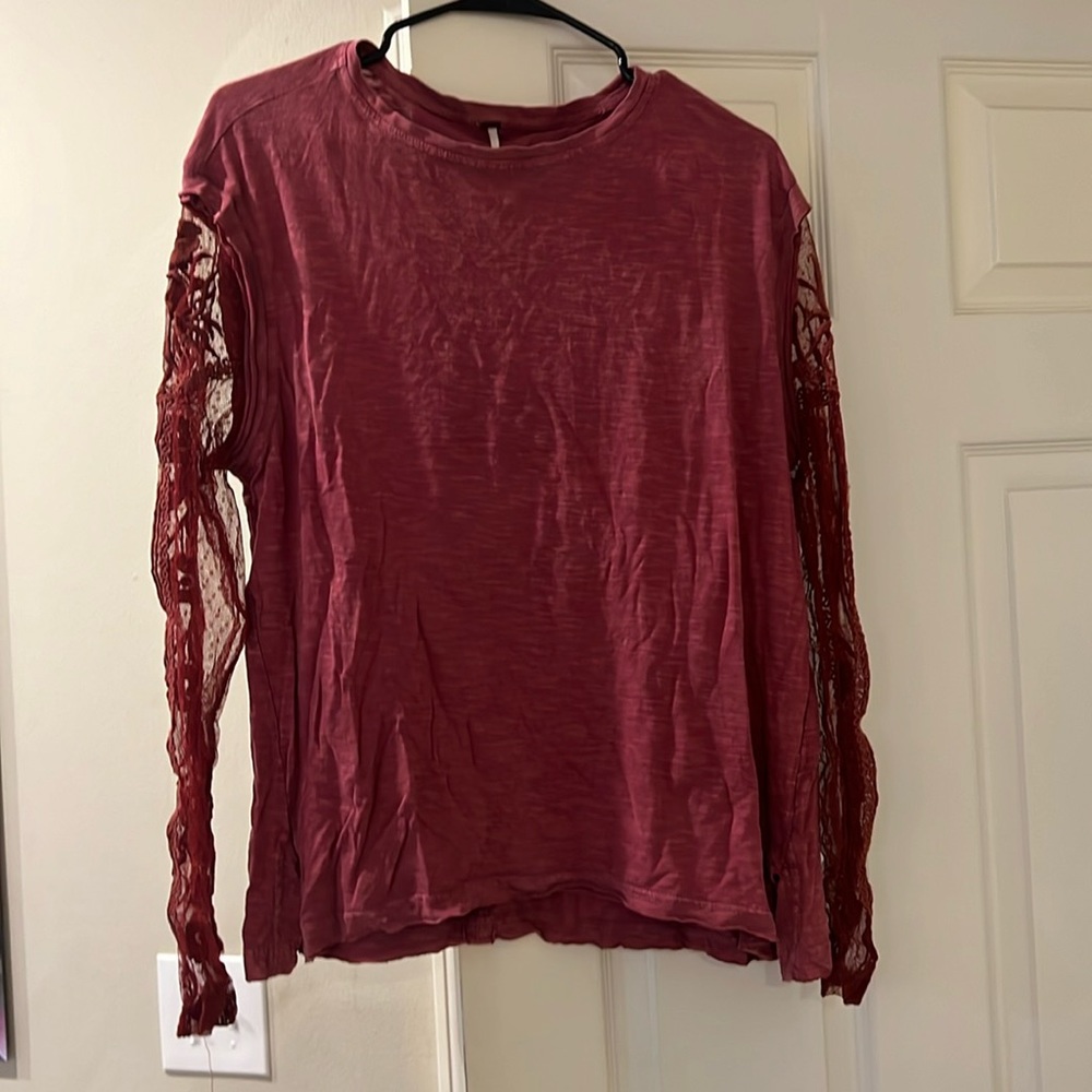 Free people lace sleeves t shirt . Super cute no flaws